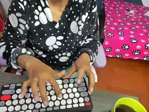 daleska ayala 1 online show from November 14, 2025, 3:11 pm