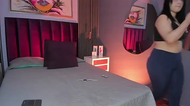 emily roberts1 online show from January 24, 2025, 12:31 pm