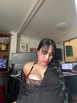 emily roberts1 online show from January 28, 2025, 6:39 pm