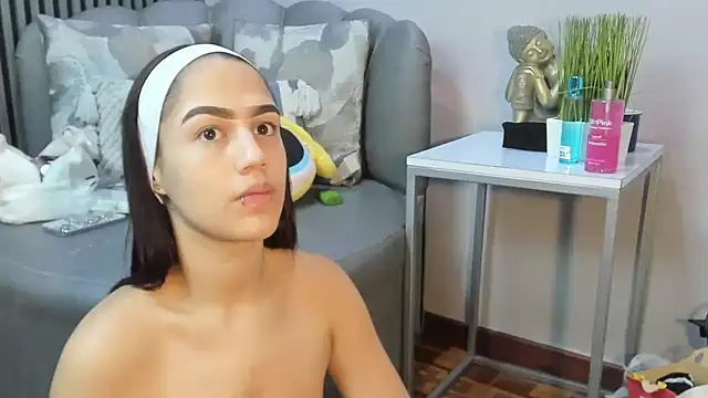 emily roberts1 online show from September 11, 2025, 12:49 pm