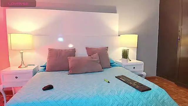 emily roberts1 online show from September 18, 2025, 10:12 pm