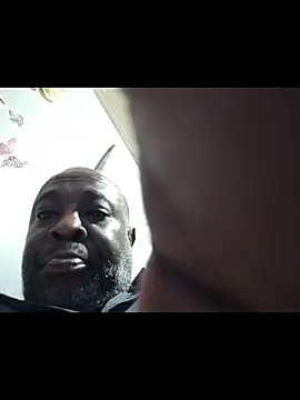 macnificent1fr online show from October 19, 2025, 2:01 am