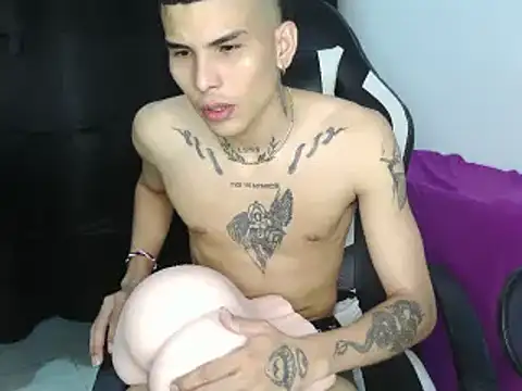 Snapshot of hot_king20 chatting on March 1, 2025, 5:42 am hot king20 online show from March 1, 2025, 5:42 am