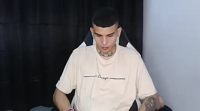 Snapshot of hot_king20 chatting on March 23, 2025, 2:26 am hot king20 online show from March 23, 2025, 2:26 am