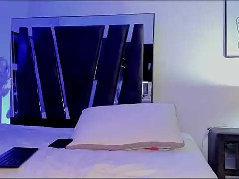 HollyEvanz online show from September 27, 2025, 1:21 am