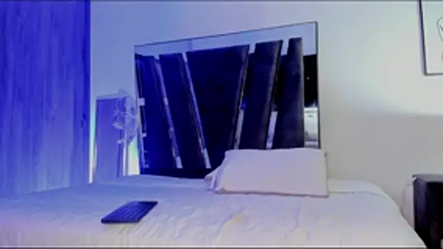 HollyEvanz online show from October 27, 2025, 12:36 am