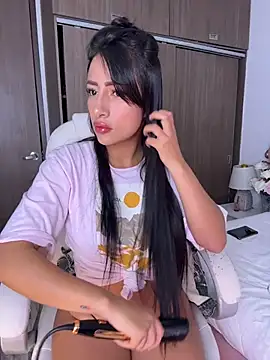 Snapshot of andre_queen09 chatting on February 23, 2026, 10:01 am andre queen09 online show from February 23, 2026, 10:01 am