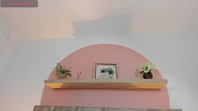 roseliam25 online show from December 12, 2024, 10:42 pm