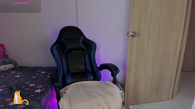 roseliam25 online show from October 30, 2025, 8:09 pm