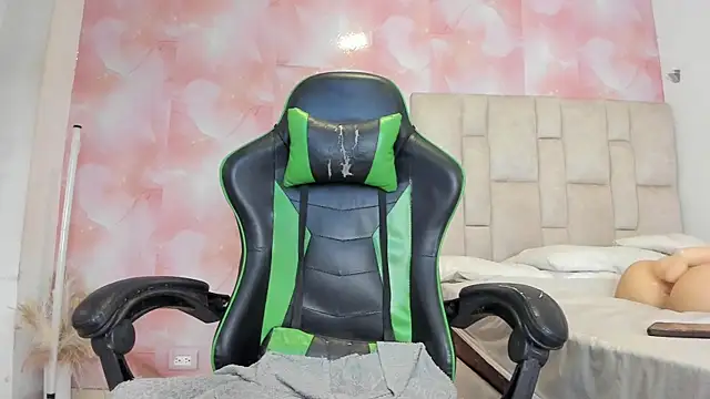 aida rose  online show from November 4, 2025, 6:40 pm