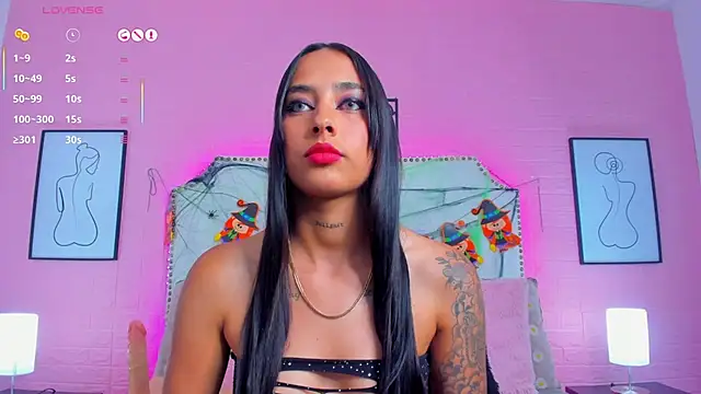 charlotte kisss online show from October 30, 2025, 7:25 pm