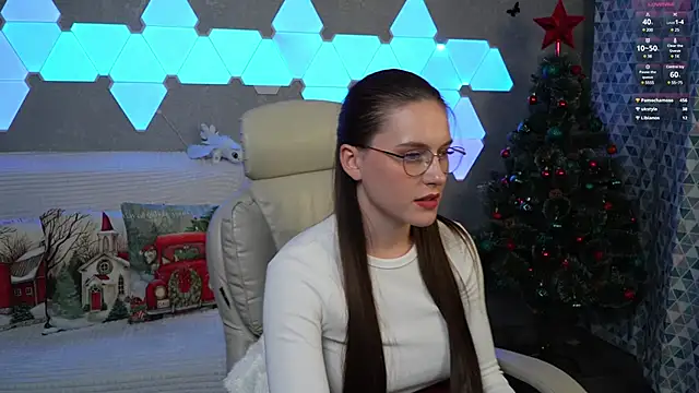 HarleyDeess online show from December 4, 2024, 2:42 am