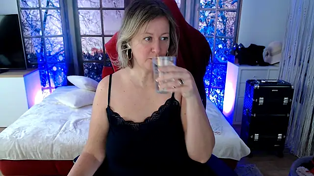 Snapshot of MarleneBloem chatting on January 24, 2025, 10:43 am MarleneBloem online show from January 24, 2025, 10:43 am