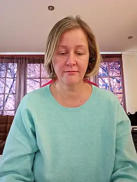 Snapshot of MarleneBloem chatting on February 17, 2025, 1:21 pm MarleneBloem online show from February 17, 2025, 1:21 pm