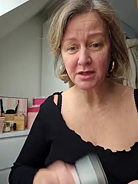 Snapshot of MarleneBloem chatting on February 27, 2025, 9:43 am MarleneBloem online show from February 27, 2025, 9:43 am