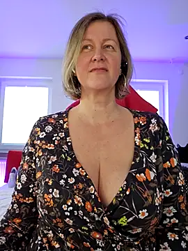 Snapshot of MarleneBloem chatting on March 13, 2025, 3:39 pm MarleneBloem online show from March 13, 2025, 3:39 pm