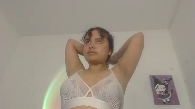 Snapshot of lou_cute chatting on February 21, 2025, 3:34 am lou cute online show from February 21, 2025, 3:34 am