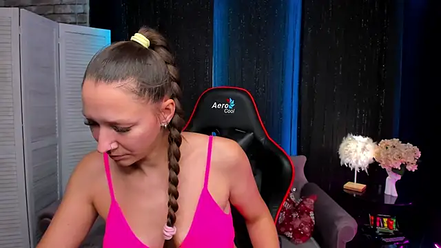 SarahCoksss online show from November 9, 2025, 12:03 pm