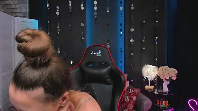 SarahCoksss online show from December 4, 2025, 11:57 pm