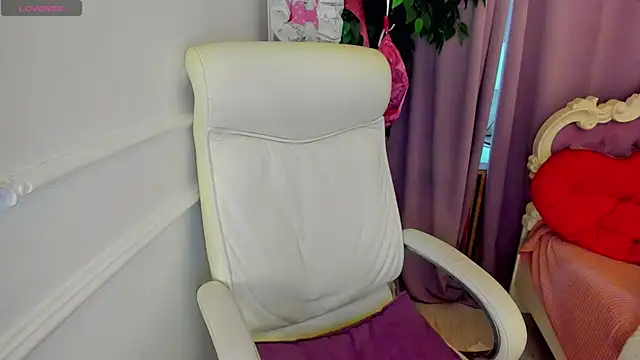 Snapshot of Lily_Marlin chatting on July 19, 2026, 2:37 am Lily Marlin online show from July 19, 2026, 2:37 am