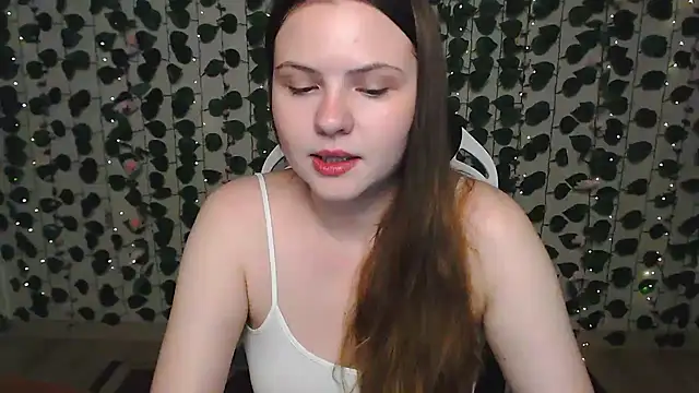 IxxiLiana online show from December 2, 2024, 4:09 am
