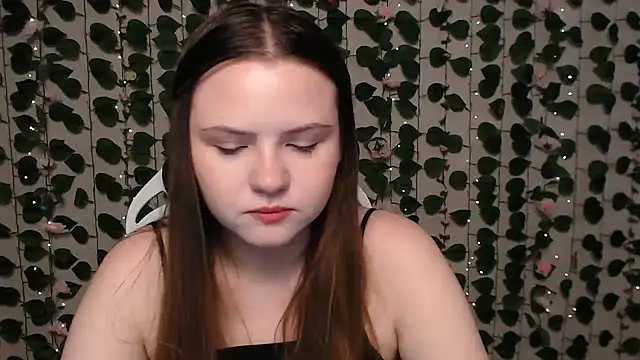 IxxiLiana online show from December 13, 2024, 4:11 am