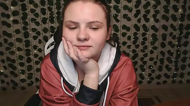 IxxiLiana online show from March 3, 2025, 8:16 am