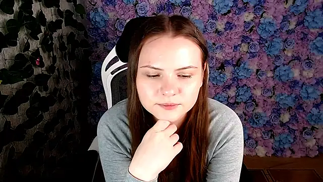IxxiLiana online show from September 9, 2025, 5:07 am