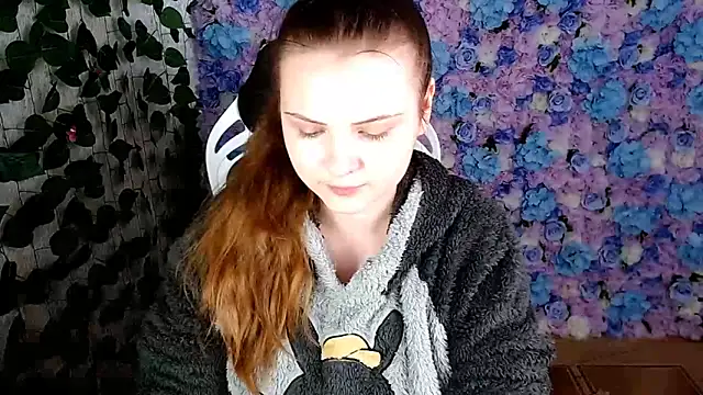 IxxiLiana online show from September 19, 2025, 4:58 am