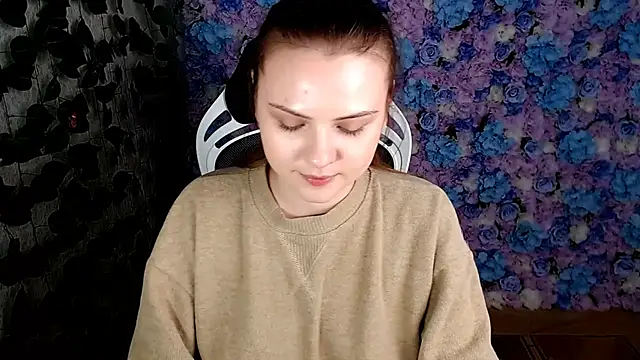 IxxiLiana online show from September 25, 2025, 6:06 am