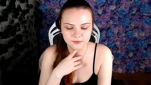 IxxiLiana online show from September 30, 2025, 5:12 am