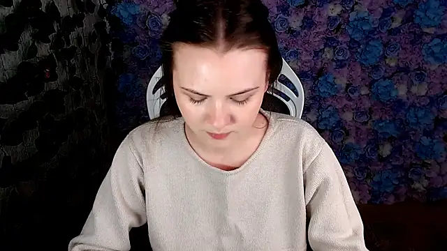 IxxiLiana online show from October 4, 2025, 4:10 am