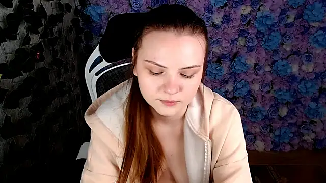 IxxiLiana online show from October 9, 2025, 5:05 am