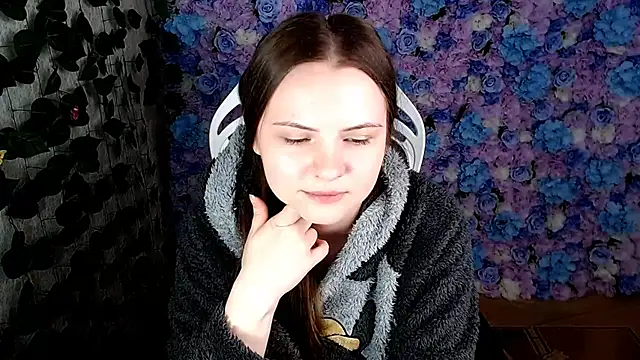 IxxiLiana online show from October 10, 2025, 6:01 am