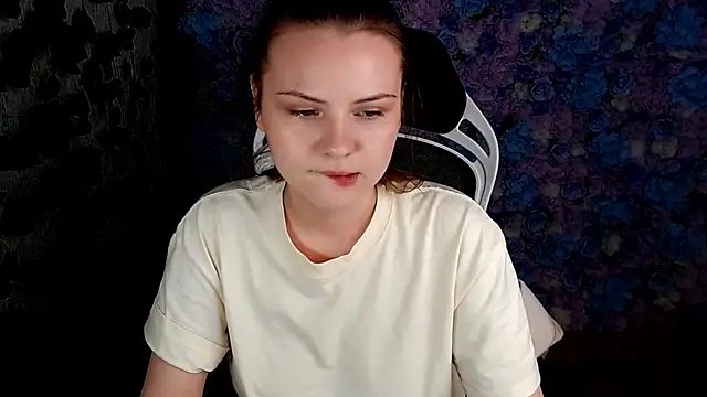 IxxiLiana online show from October 13, 2025, 5:07 am