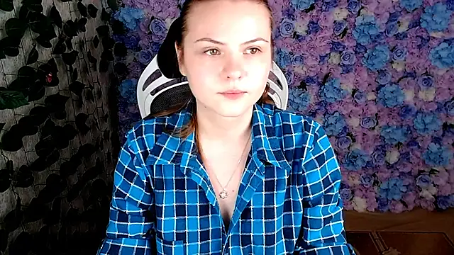 IxxiLiana online show from October 14, 2025, 5:19 am