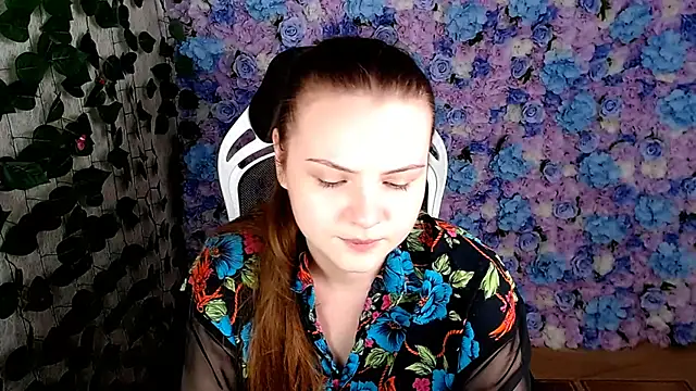 IxxiLiana online show from October 20, 2025, 5:08 am