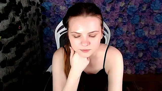 IxxiLiana online show from October 23, 2025, 5:07 am