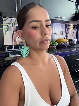 Mau White online show from December 10, 2024, 8:16 pm