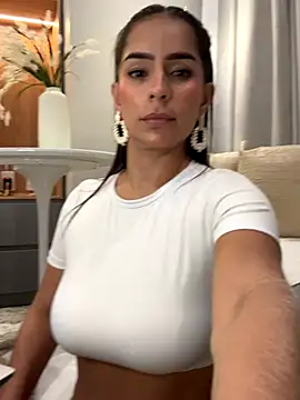 Mau White online show from December 4, 2025, 9:23 pm