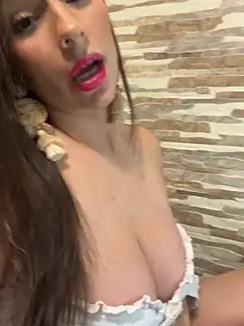Snapshot of Mau_White chatting on July 12, 2026, 3:41 am Mau White online show from July 12, 2026, 3:41 am