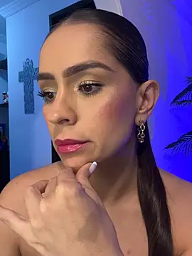 Snapshot of Mau_White chatting on July 17, 2026, 12:39 am Mau White online show from July 17, 2026, 12:39 am