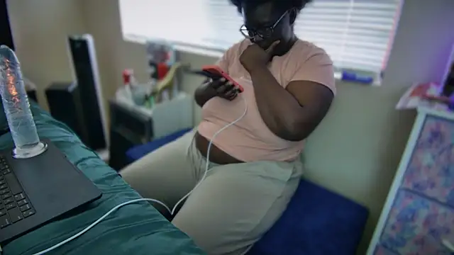 Yagurl  west online show from February 7, 2025, 8:42 pm