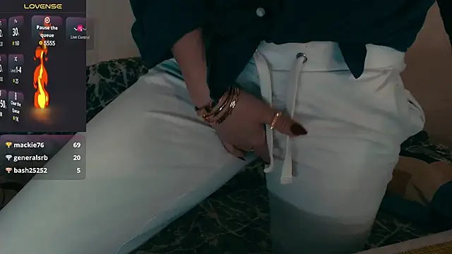 ElysonLang online show from March 15, 2025, 8:32 pm