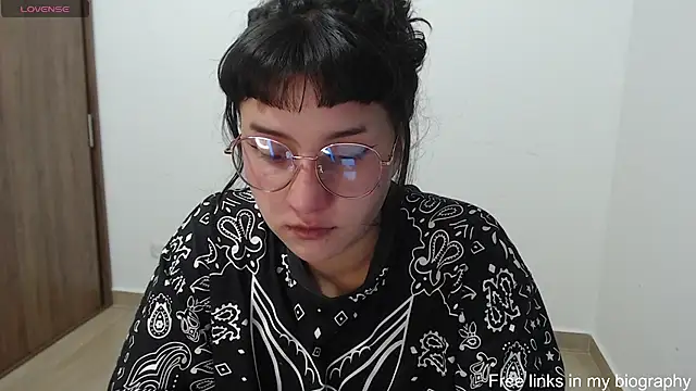 A LittlePrinces online show from February 19, 2025, 11:04 pm