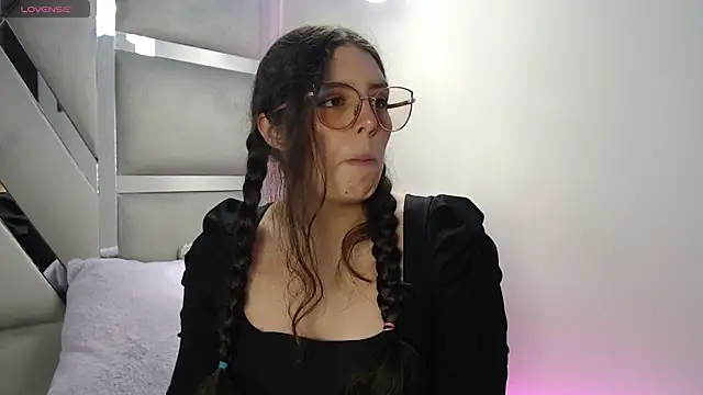 Paola Lyon  online show from March 14, 2025, 7:23 pm