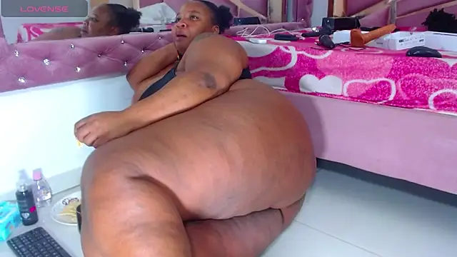vanewilss1 online show from March 13, 2025, 4:27 am
