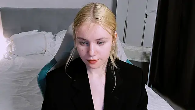 FapClubFamm online show from November 5, 2025, 5:57 pm