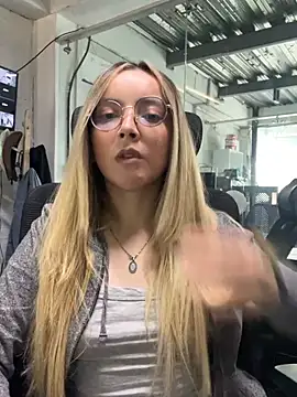 Snapshot of ana_ev chatting on July 12, 2026, 6:10 pm ana ev online show from July 12, 2026, 6:10 pm
