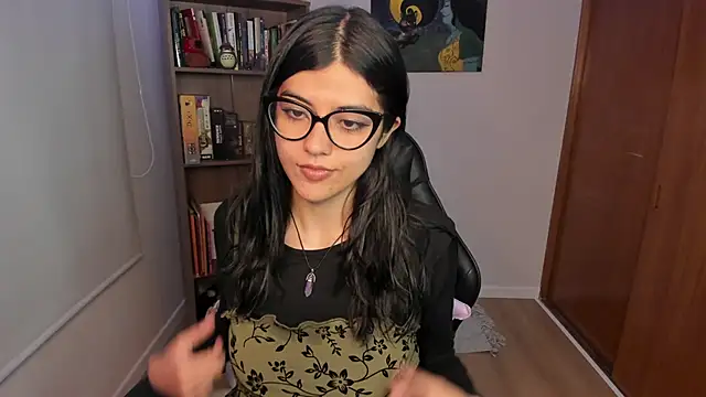 Snapshot of valerie__skyy chatting on December 19, 2025, 3:02 am valerie skyy online show from December 19, 2025, 3:02 am